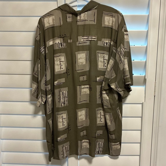 Crossing Patterned Men’s button up - Size XL - Picture 3 of 3